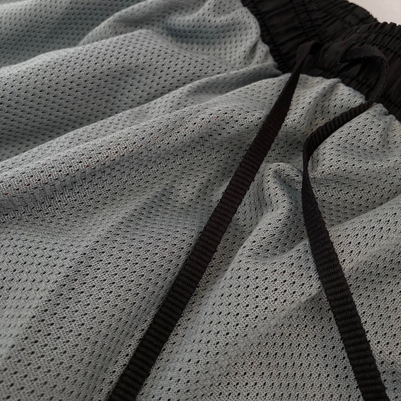 Tonix Black Water/Wind Resistant Sports Athletic Warm Up Pant Bolt 1088 Sz L - Picture 6 of 15